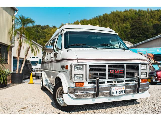 シボレーシェビーバン エクスプローラＬＴＤ　新車並行　バンデューラグリル　ハイルーフコンバージョン　レザー４キャプテン＋電動ベッドシート　ウッドパネル　イルミネーション　灯油式ＦＦヒーター　８ナンバーキャンピング　パワーシート　ナビ　ＴＶ（26枚目）