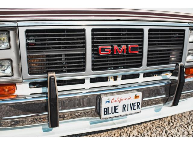 シボレーシェビーバン エクスプローラＬＴＤ　新車並行　バンデューラグリル　ハイルーフコンバージョン　レザー４キャプテン＋電動ベッドシート　ウッドパネル　イルミネーション　灯油式ＦＦヒーター　８ナンバーキャンピング　パワーシート　ナビ　ＴＶ（27枚目）