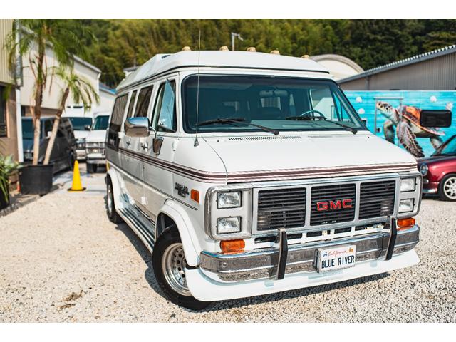 シボレーシェビーバン エクスプローラＬＴＤ　新車並行　バンデューラグリル　ハイルーフコンバージョン　レザー４キャプテン＋電動ベッドシート　ウッドパネル　イルミネーション　灯油式ＦＦヒーター　８ナンバーキャンピング　パワーシート　ナビ　ＴＶ（30枚目）