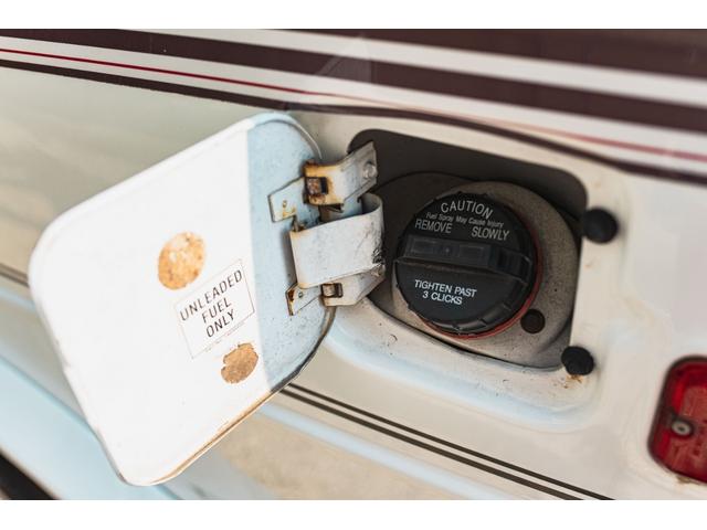 シボレーシェビーバン エクスプローラＬＴＤ　新車並行　バンデューラグリル　ハイルーフコンバージョン　レザー４キャプテン＋電動ベッドシート　ウッドパネル　イルミネーション　灯油式ＦＦヒーター　８ナンバーキャンピング　パワーシート　ナビ　ＴＶ（33枚目）