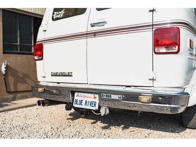 シボレーシェビーバン エクスプローラＬＴＤ　新車並行　バンデューラグリル　ハイルーフコンバージョン　レザー４キャプテン＋電動ベッドシート　ウッドパネル　イルミネーション　灯油式ＦＦヒーター　８ナンバーキャンピング　パワーシート　ナビ　ＴＶ（34枚目）