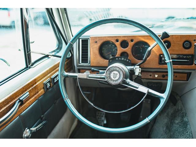 シボレーシェビーバン エクスプローラＬＴＤ　新車並行　バンデューラグリル　ハイルーフコンバージョン　レザー４キャプテン＋電動ベッドシート　ウッドパネル　イルミネーション　灯油式ＦＦヒーター　８ナンバーキャンピング　パワーシート　ナビ　ＴＶ（35枚目）