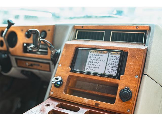 シボレーシェビーバン エクスプローラＬＴＤ　新車並行　バンデューラグリル　ハイルーフコンバージョン　レザー４キャプテン＋電動ベッドシート　ウッドパネル　イルミネーション　灯油式ＦＦヒーター　８ナンバーキャンピング　パワーシート　ナビ　ＴＶ（37枚目）