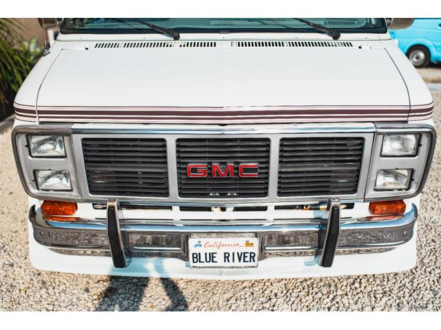 シボレーシェビーバン エクスプローラＬＴＤ　新車並行　バンデューラグリル　ハイルーフコンバージョン　レザー４キャプテン＋電動ベッドシート　ウッドパネル　イルミネーション　灯油式ＦＦヒーター　８ナンバーキャンピング　パワーシート　ナビ　ＴＶ（38枚目）