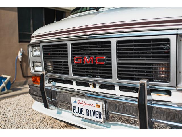 シボレーシェビーバン エクスプローラＬＴＤ　新車並行　バンデューラグリル　ハイルーフコンバージョン　レザー４キャプテン＋電動ベッドシート　ウッドパネル　イルミネーション　灯油式ＦＦヒーター　８ナンバーキャンピング　パワーシート　ナビ　ＴＶ（39枚目）