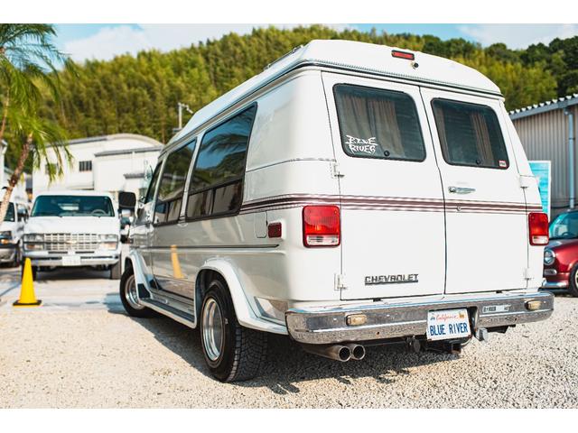 シボレーシェビーバン エクスプローラＬＴＤ　新車並行　バンデューラグリル　ハイルーフコンバージョン　レザー４キャプテン＋電動ベッドシート　ウッドパネル　イルミネーション　灯油式ＦＦヒーター　８ナンバーキャンピング　パワーシート　ナビ　ＴＶ（42枚目）