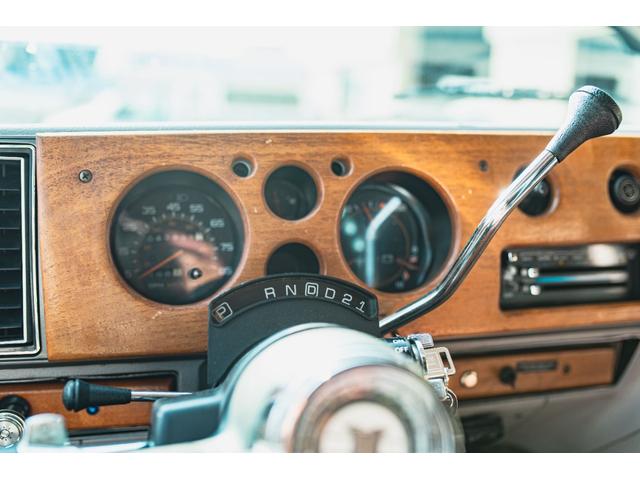 シボレーシェビーバン エクスプローラＬＴＤ　新車並行　バンデューラグリル　ハイルーフコンバージョン　レザー４キャプテン＋電動ベッドシート　ウッドパネル　イルミネーション　灯油式ＦＦヒーター　８ナンバーキャンピング　パワーシート　ナビ　ＴＶ（44枚目）