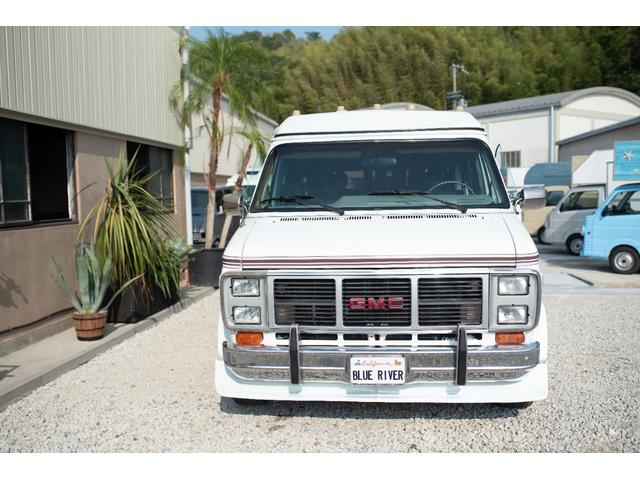 シボレーシェビーバン エクスプローラＬＴＤ　新車並行　バンデューラグリル　ハイルーフコンバージョン　レザー４キャプテン＋電動ベッドシート　ウッドパネル　イルミネーション　灯油式ＦＦヒーター　８ナンバーキャンピング　パワーシート　ナビ　ＴＶ（51枚目）