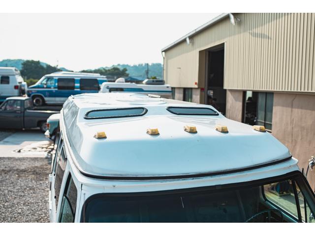 シボレーシェビーバン エクスプローラＬＴＤ　新車並行　バンデューラグリル　ハイルーフコンバージョン　レザー４キャプテン＋電動ベッドシート　ウッドパネル　イルミネーション　灯油式ＦＦヒーター　８ナンバーキャンピング　パワーシート　ナビ　ＴＶ（53枚目）