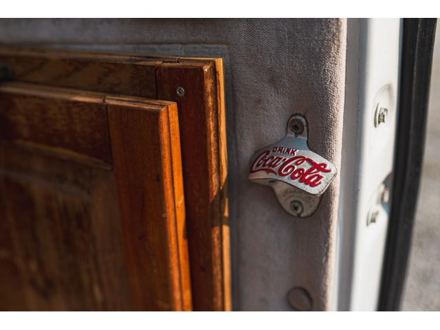 シボレーシェビーバン エクスプローラＬＴＤ　新車並行　バンデューラグリル　ハイルーフコンバージョン　レザー４キャプテン＋電動ベッドシート　ウッドパネル　イルミネーション　灯油式ＦＦヒーター　８ナンバーキャンピング　パワーシート　ナビ　ＴＶ（65枚目）