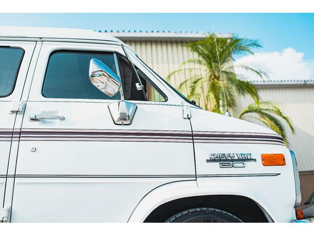 シボレーシェビーバン エクスプローラＬＴＤ　新車並行　バンデューラグリル　ハイルーフコンバージョン　レザー４キャプテン＋電動ベッドシート　ウッドパネル　イルミネーション　灯油式ＦＦヒーター　８ナンバーキャンピング　パワーシート　ナビ　ＴＶ（71枚目）