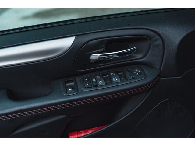 ダッジ・グランドキャラバン GT 3.6L V6 DOHC 両側パワースライド パワーリフトゲート スイーベルンゴーシート スマートキー ナビ TV ETC(10枚目)