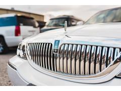タウンカー(リンカーン)の中古車を探すなら【グーネット】 タウンカー(リンカーン)の中古車を探すなら【グーネット】