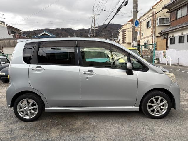 ステラ カスタムＲ　ナビＴＶ　パワステ　助手席エアバッグ　メモリナビ　ドライブレコーダー　運転席エアバッグ　ＡＵＴＯエアコン　衝突安全ボディ　ＡＢＳ　ワンセグ　アイドリングストップ　ベンチシート　キーフリー　フルフラット（8枚目）