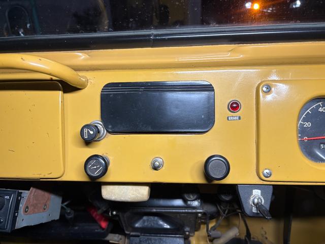 ジムニー 幌タイプ　幌プルオープン可能　パートタイム４ＷＤ　２サイクル３気筒エンジン（56枚目）