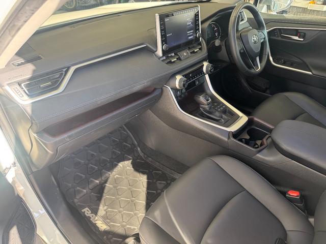 ＲＡＶ４ Ｇ　ワンオーナー・９型フルセグナビ・パノラミックビューモニター・ブラインドスポットモニター・コーナーセンサー・パワーバックドア・前後ドラレコ・シートヒーター・ステアリングＨ・クルコン（30枚目）