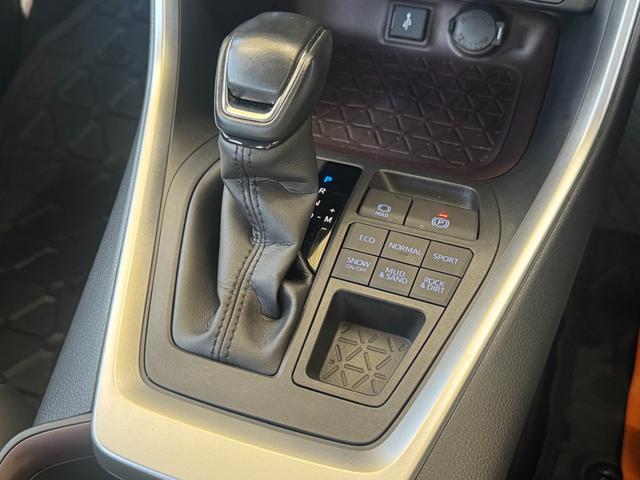ＲＡＶ４ Ｇ　ワンオーナー・９型フルセグナビ・パノラミックビューモニター・ブラインドスポットモニター・コーナーセンサー・パワーバックドア・前後ドラレコ・シートヒーター・ステアリングＨ・クルコン（38枚目）