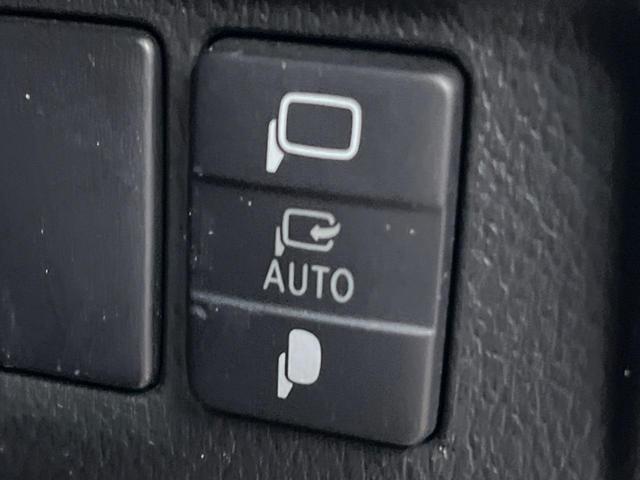 アルファード ２４０Ｓ　サンルーフ　両側電動ドア　後席モニター　バックカメラ　電動リアゲート　ハーフレザーシート　スマートキー　ＬＥＤヘッド　ビルトインＥＴＣ　クルコン　純正１８インチアルミ　オートエアコン　リアエアコン（6枚目）