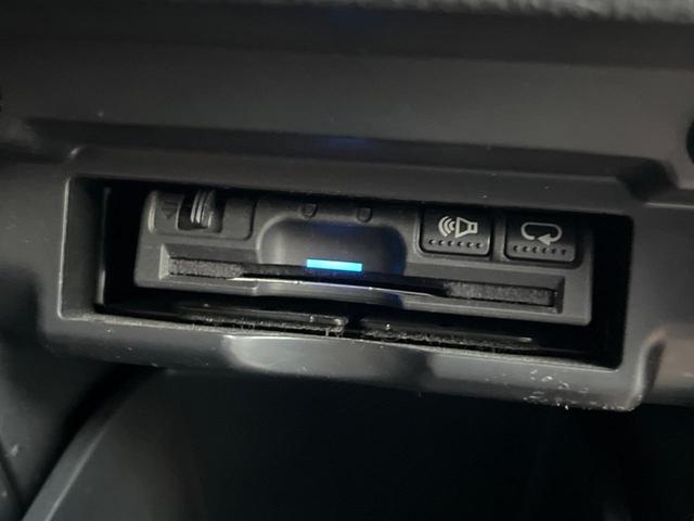 アルファード ２４０Ｓ　サンルーフ　両側電動ドア　後席モニター　バックカメラ　電動リアゲート　ハーフレザーシート　スマートキー　ＬＥＤヘッド　ビルトインＥＴＣ　クルコン　純正１８インチアルミ　オートエアコン　リアエアコン（7枚目）