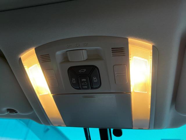 アルファード ２４０Ｓ　サンルーフ　両側電動ドア　後席モニター　バックカメラ　電動リアゲート　ハーフレザーシート　スマートキー　ＬＥＤヘッド　ビルトインＥＴＣ　クルコン　純正１８インチアルミ　オートエアコン　リアエアコン（9枚目）