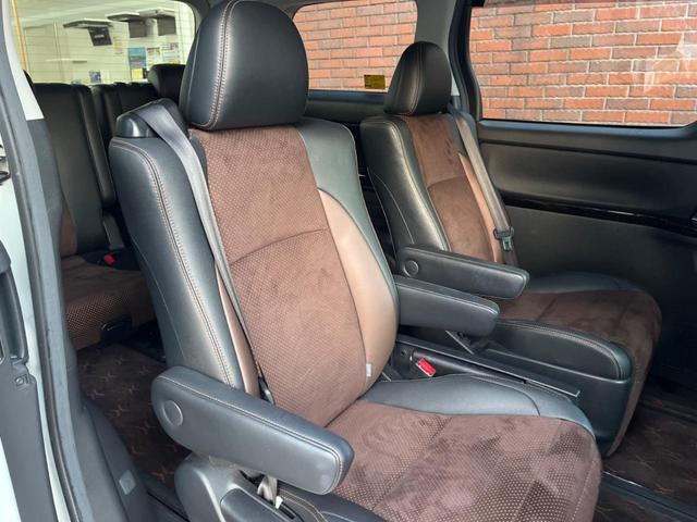 アルファード ２４０Ｓ　サンルーフ　両側電動ドア　後席モニター　バックカメラ　電動リアゲート　ハーフレザーシート　スマートキー　ＬＥＤヘッド　ビルトインＥＴＣ　クルコン　純正１８インチアルミ　オートエアコン　リアエアコン（13枚目）