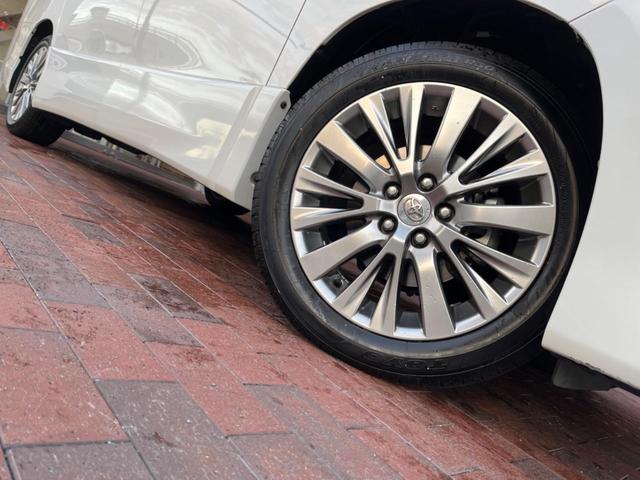 アルファード ２４０Ｓ　サンルーフ　両側電動ドア　後席モニター　バックカメラ　電動リアゲート　ハーフレザーシート　スマートキー　ＬＥＤヘッド　ビルトインＥＴＣ　クルコン　純正１８インチアルミ　オートエアコン　リアエアコン（33枚目）