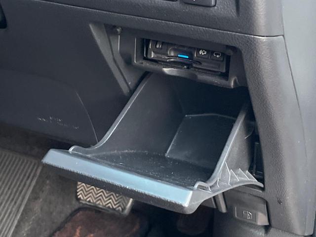 アルファード ２４０Ｓ　サンルーフ　両側電動ドア　後席モニター　バックカメラ　電動リアゲート　ハーフレザーシート　スマートキー　ＬＥＤヘッド　ビルトインＥＴＣ　クルコン　純正１８インチアルミ　オートエアコン　リアエアコン（42枚目）