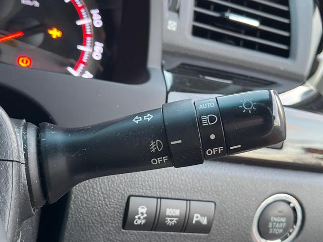 アルファード ２４０Ｓ　サンルーフ　両側電動ドア　後席モニター　バックカメラ　電動リアゲート　ハーフレザーシート　スマートキー　ＬＥＤヘッド　ビルトインＥＴＣ　クルコン　純正１８インチアルミ　オートエアコン　リアエアコン（52枚目）