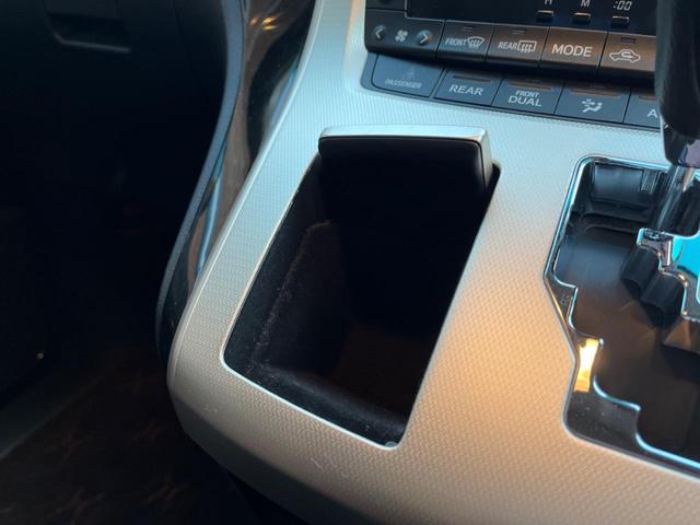 アルファード ２４０Ｓ　サンルーフ　両側電動ドア　後席モニター　バックカメラ　電動リアゲート　ハーフレザーシート　スマートキー　ＬＥＤヘッド　ビルトインＥＴＣ　クルコン　純正１８インチアルミ　オートエアコン　リアエアコン（54枚目）