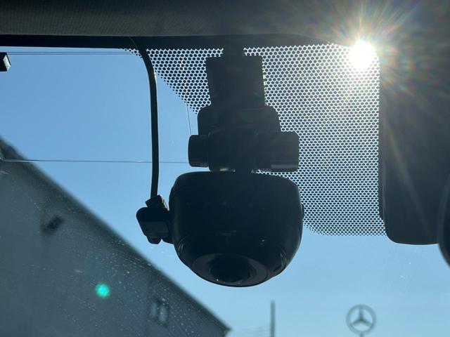 プリウス Ｓツーリングセレクション　純正ＳＤナビ　バックカメラ　レーダークルーズ　レザーシート　ＬＥＤヘッド　ビルトインＥＴＣ　純正１７インチアルミ　オートハイビーム　オートライト　オートエアコン　Ｂｌｕｅｔｏｏｔｈ　フルセグ（63枚目）