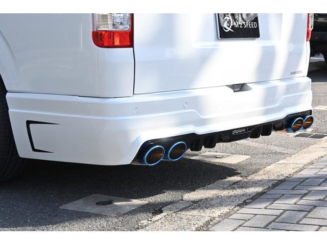 ハイエースバン スーパーＧＬ　ダークプライムＩＩ　ガソリンエンジン　ＺＥＵＳ新車カスタムコンプリート・エアロ３点・Ｒウィング・１７インチ・４本出マフラー・両側電動ドア・ＬＥＤヘッドランプ・アルパインナビ・ＥＴＣ・パノラミックビューモニター（15枚目）