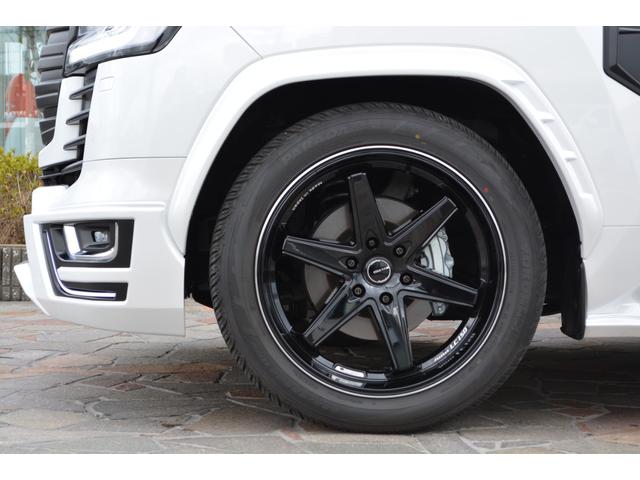 ランドクルーザー ＺＸ　ガソリン　７人乗　ＺＥＵＳカスタム　エアロ（Ｆ・Ｓ・Ｒ・ＦＧ・ＲＧ・ＦＤ・ＯＦ）・２２インチ・４本出しマフラー・ダウンサス・アルパイン製デジタルミラー・ＴコネクトＳＤナビ・ＪＢＬ・リヤエンターシステム・クールＢＯＸ（7枚目）