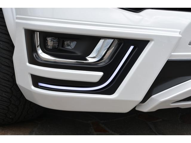 ランドクルーザー ＺＸ　ガソリン　７人乗　ＺＥＵＳカスタム　エアロ（Ｆ・Ｓ・Ｒ・ＦＧ・ＲＧ・ＦＤ・ＯＦ）・２２インチ・４本出しマフラー・ダウンサス・アルパイン製デジタルミラー・ＴコネクトＳＤナビ・ＪＢＬ・リヤエンターシステム・クールＢＯＸ（13枚目）
