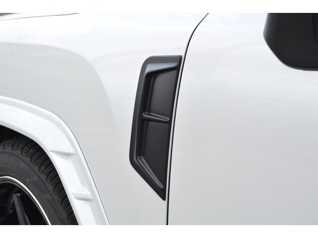 ランドクルーザー ＺＸ　ガソリン　７人乗　ＺＥＵＳカスタム　エアロ（Ｆ・Ｓ・Ｒ・ＦＧ・ＲＧ・ＦＤ・ＯＦ）・２２インチ・４本出しマフラー・ダウンサス・アルパイン製デジタルミラー・ＴコネクトＳＤナビ・ＪＢＬ・リヤエンターシステム・クールＢＯＸ（17枚目）