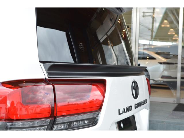ランドクルーザー ＺＸ　ガソリン　７人乗　ＺＥＵＳカスタム　エアロ（Ｆ・Ｓ・Ｒ・ＦＧ・ＲＧ・ＦＤ・ＯＦ）・２２インチ・４本出しマフラー・ダウンサス・アルパイン製デジタルミラー・ＴコネクトＳＤナビ・ＪＢＬ・リヤエンターシステム・クールＢＯＸ（22枚目）