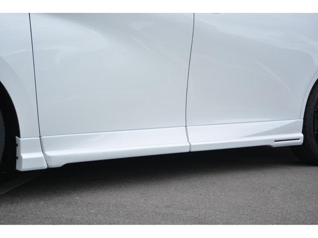 アルファード Ｚ　Ｚ（７名）・ＺＥＵＳコンプリートカー（Ｆ／Ｓ／Ｒ）・ダウンサス・２２インチアルミホイール・左右独立ムーンルーフ＋後席用パワーサイドシェード・デジタルインナーミラー・１３．２型有機ＥＬ後席ディスプレイ（14枚目）