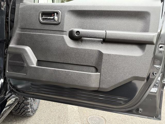 ジムニーノマド FC ZEUS製バンパーカバー・フェンダートリム・ボンネットフード・フロントグリル・ボンネットプロテクター・リアウィング・2本出しマフラー 16インチAW(背面タイヤ付)(36枚目)