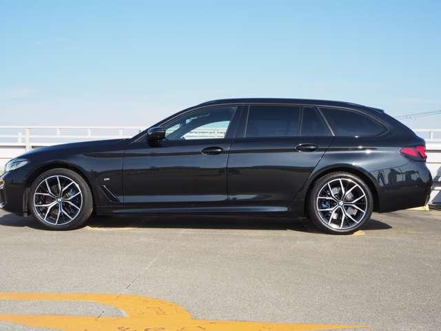 ５シリーズ ５２３ｉツーリング　Ｍスポーツ　ブラックレザーシート　１９インチアルミ　ＬＣＩモデル　パワーシート　全席シートヒーター　ＡＣＣ　ヘッドアップディスプレイ　オートライト　オートトランク　ＬＥＤヘッドライト　ＬＥＤテール　フルセグＴＶ（7枚目）