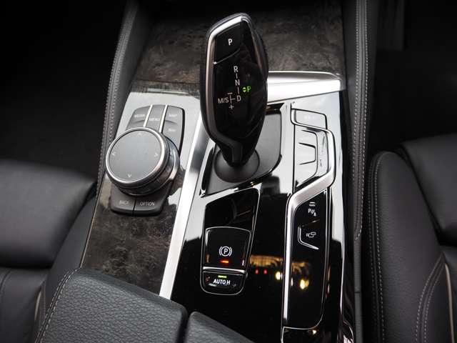 ５シリーズ ５２３ｉツーリング　Ｍスポーツ　ブラックレザーシート　１９インチアルミ　ＬＣＩモデル　パワーシート　全席シートヒーター　ＡＣＣ　ヘッドアップディスプレイ　オートライト　オートトランク　ＬＥＤヘッドライト　ＬＥＤテール　フルセグＴＶ（18枚目）