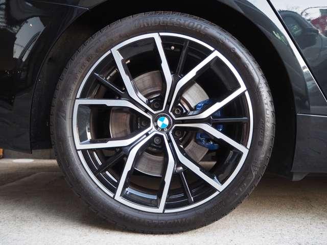 ５シリーズ ５２３ｉツーリング　Ｍスポーツ　ブラックレザーシート　１９インチアルミ　ＬＣＩモデル　パワーシート　全席シートヒーター　ＡＣＣ　ヘッドアップディスプレイ　オートライト　オートトランク　ＬＥＤヘッドライト　ＬＥＤテール　フルセグＴＶ（33枚目）