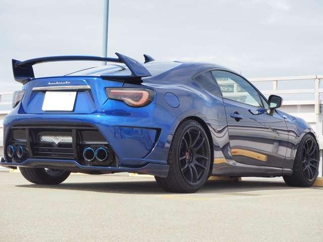 ８６ ＧＴ　ケンウッド　フローティングナビ　フルセグ　リアカメラ　リアスポイラー　１８インチＷＯＲＫアルミホイール　ＫＵＨＬ　ＲＡＣＩＮＧ　スラッシュ４テールマフラーフラップタイプエアロ　リアディフューザー（3枚目）