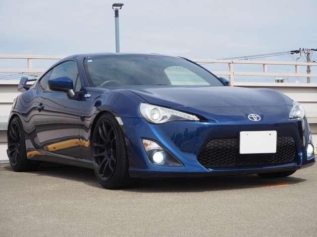 ８６ ＧＴ　ケンウッド　フローティングナビ　フルセグ　リアカメラ　リアスポイラー　１８インチＷＯＲＫアルミホイール　ＫＵＨＬ　ＲＡＣＩＮＧ　スラッシュ４テールマフラーフラップタイプエアロ　リアディフューザー（5枚目）