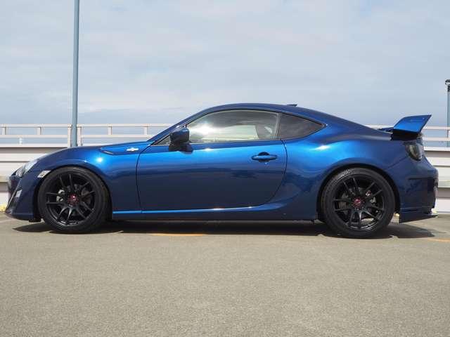 ８６ ＧＴ　ケンウッド　フローティングナビ　フルセグ　リアカメラ　リアスポイラー　１８インチＷＯＲＫアルミホイール　ＫＵＨＬ　ＲＡＣＩＮＧ　スラッシュ４テールマフラーフラップタイプエアロ　リアディフューザー（8枚目）