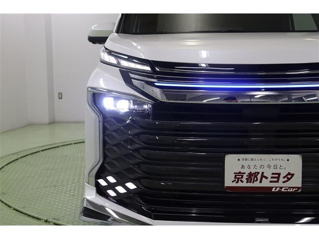 ヴォクシー ハイブリッドＳ－Ｚ　パワーウィンドウ　ＤＶＤ再生機能　インテリキー　横滑防止装置　地デジＴＶ　アクティブクルーズコントロール　フルオートエアコン　リアカメラ　エアバッグ　ＡＢＳ　１００Ｖ充電　ナビＴＶ　ＷＡＣ　キーレス（10枚目）