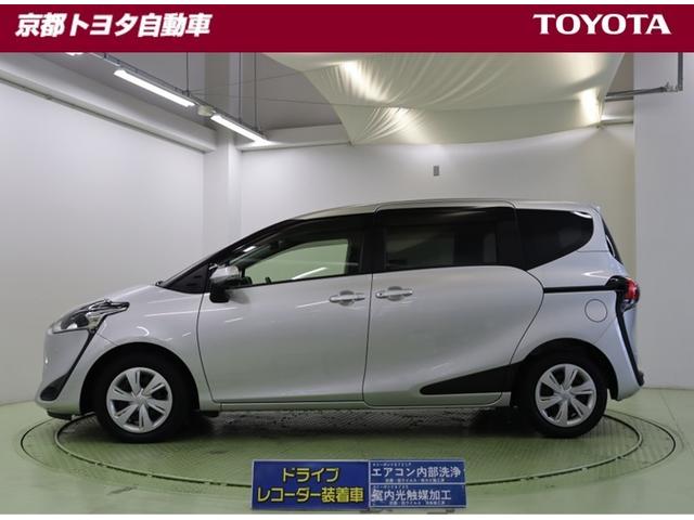 狭い場所での乗り降りや、雨の日の乗り降でも室内が濡れにくいスライドドアです。両側電動で運転席からも開閉できます。お迎えの時などにスッと開けてあげられて便利ですよ。