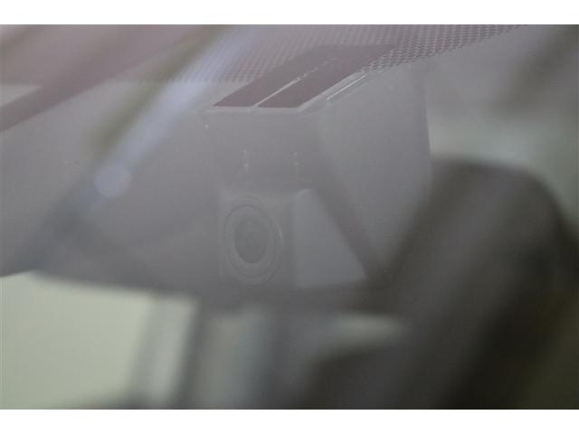 ナビ連動のドライブレコーダーを搭載しています。ナビ画面で設定や、映像の確認ができるので便利ですよ。万が一の場合、責任の所在を明確にできるのはもちろん、観光などお出かけ先の景色を残しておけます。