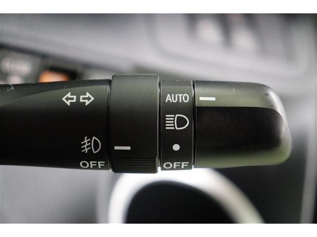 周囲の明るさを感知して自動で点灯・消灯するオートライト搭載。自動で点灯してくれるので夕暮れ時の安全が向上されます。また、トンネルなどで点灯したまま消し忘れたりすることもなくなる便利な機能です。