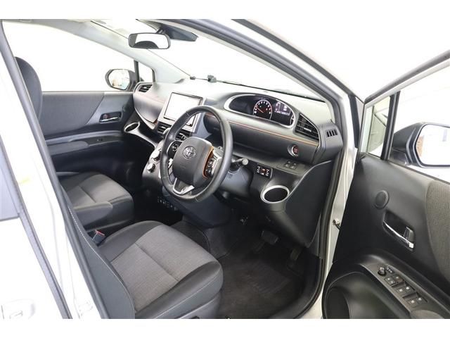 【トラクションコントロール機能搭載】濡れた路面や雪道、凍結した道路で常に安定した走行をサポートしてくれます。また、ドライバーがうっかりアクセルを踏み込み過ぎたときなども制御してくれます。