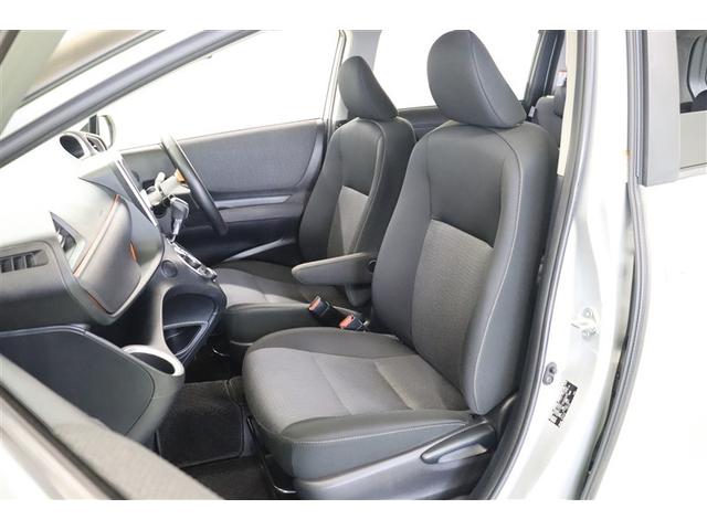 通気性が良く蒸れにくいモケットシートです。滑りにくく身体にフィットするので姿勢が安定して疲れにくいですよ。運転席と助手席には寒い時期に嬉しいシートヒーターを装備しています。