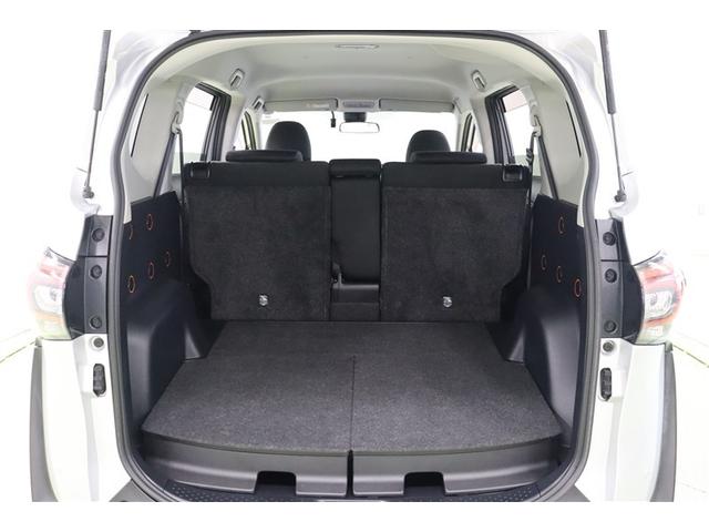３列目シートをなくしたことで広々としたラゲッジスペースになっています。フロアがフラットになるハイデッキボードはリバーシブル。裏面はプラスチック素材なので、シーンにあわせて色々な使い方が出来ます。